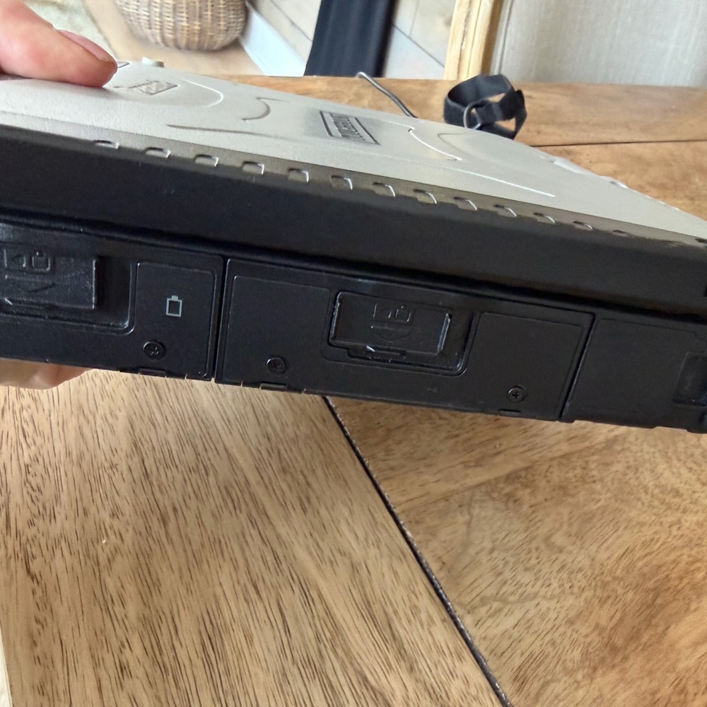 Panasonic CF-19 Toughbook Intel i5 U540 cpu. 2G RAM - 230 hours, Windows XP. - Picture 5 of 10